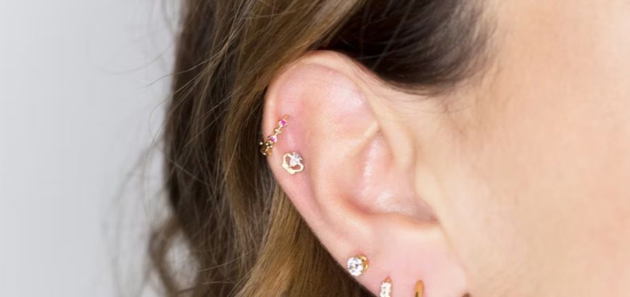 Zoom sur le Piercing à l'Hélix