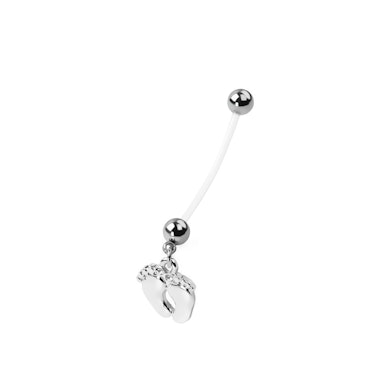 Piercing pour le nombril pour femme enceinte avec pieds
