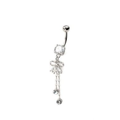Piercing pour le nombril avec un joli pendentif