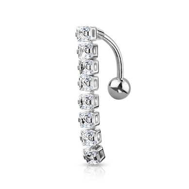 Piercing pour le nombril inversé avec des petites pierres pendantes