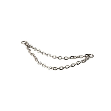 Double chaîne en titane pour relier les piercings