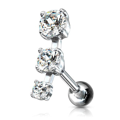 Piercing d'oreille avec une rangée de trois pierres
