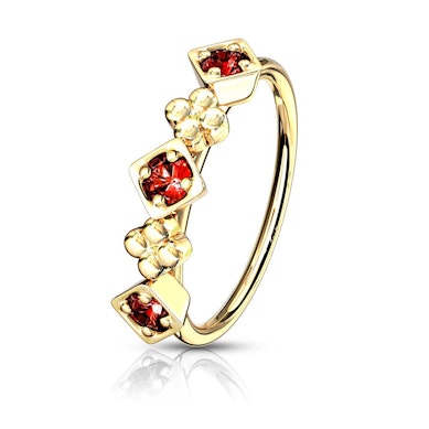 Piercing pour le nez avec des fleurs et des carrés