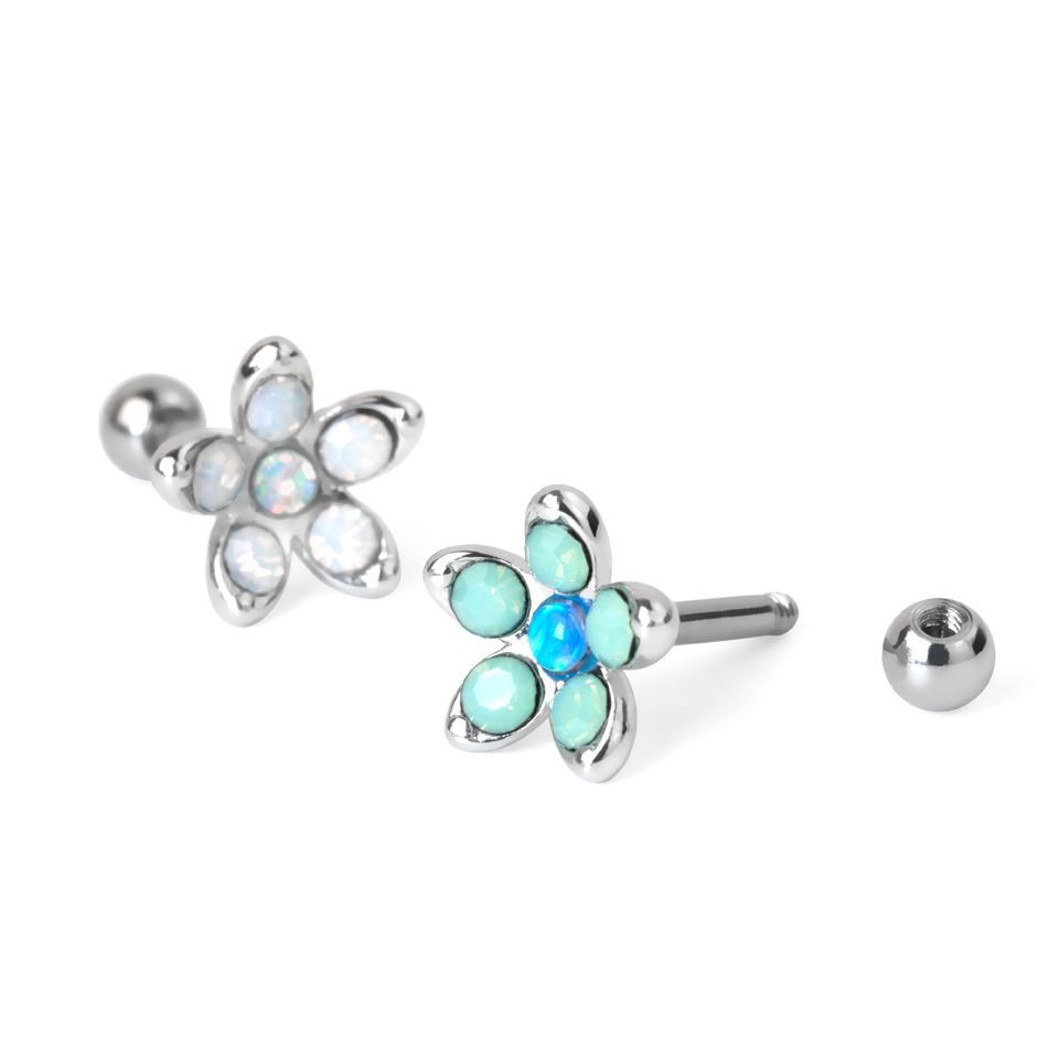 Piercing pour l'oreille avec une fleur incrustée d'opales