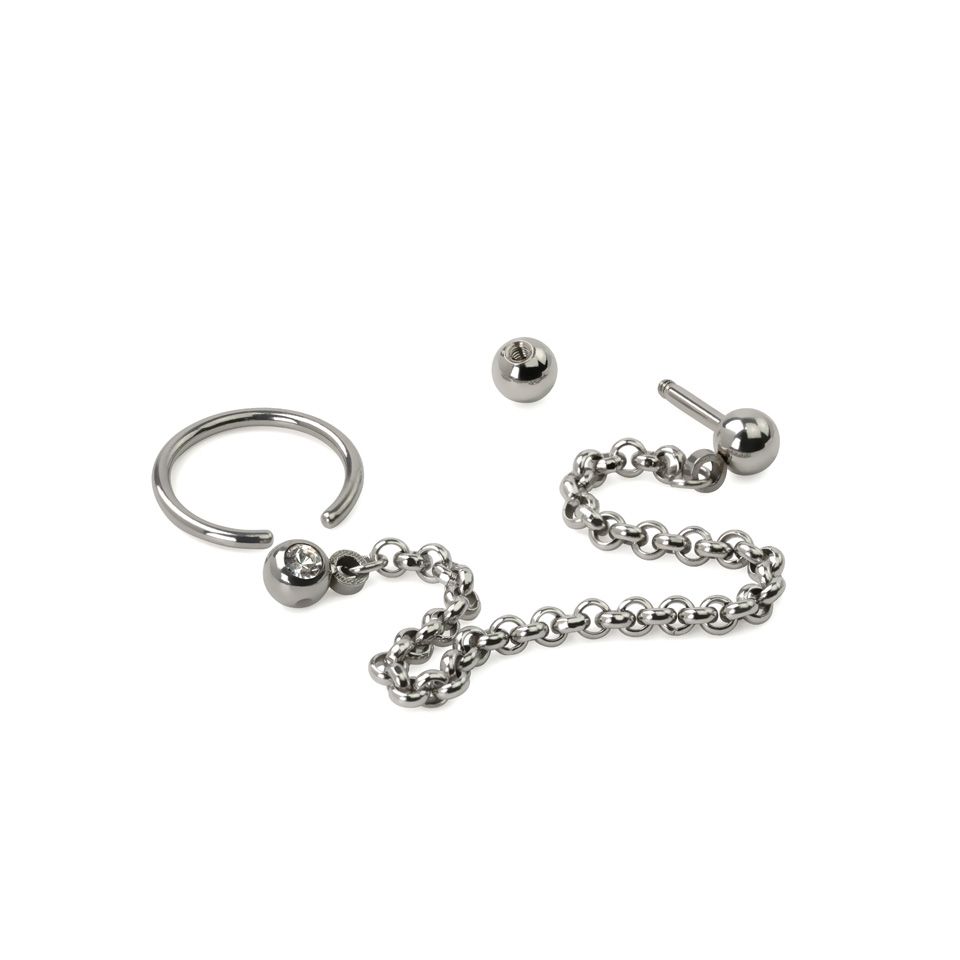 Piercing pour le tragus et l'hélix avec chaine