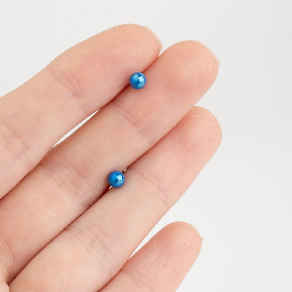 Labret avec une boule métallique