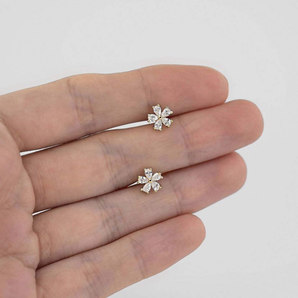 Labret avec filetage interne et une fleur avec cinq pétales