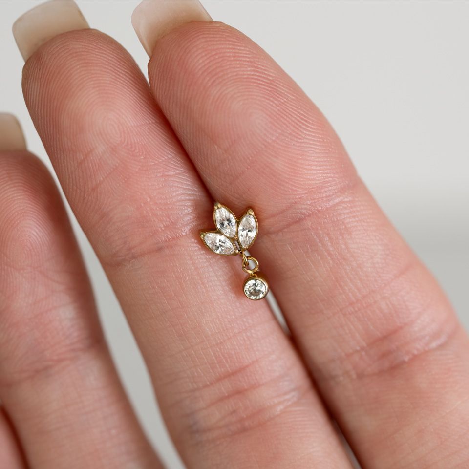 Labret en titane avec fleur de lotus et pierre pendante