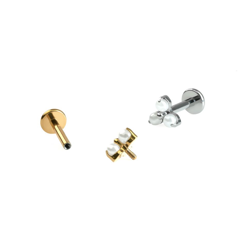Labret en titane avec un trio de perles