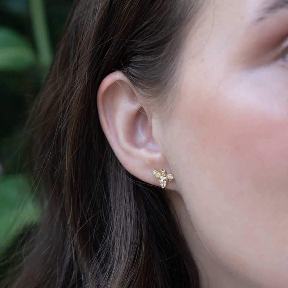Labret à filetage interne avec abeille cloutée