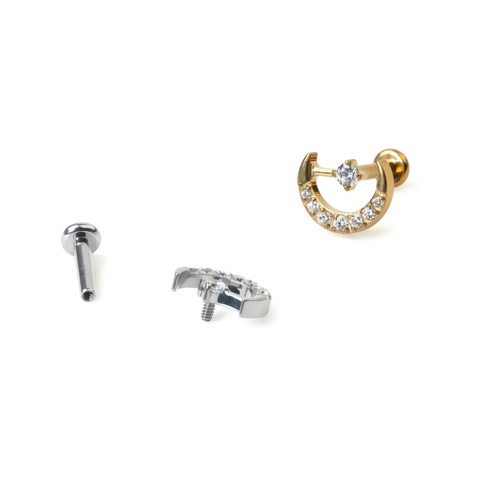 Labret en titane avec un croissant de lune et une étoile