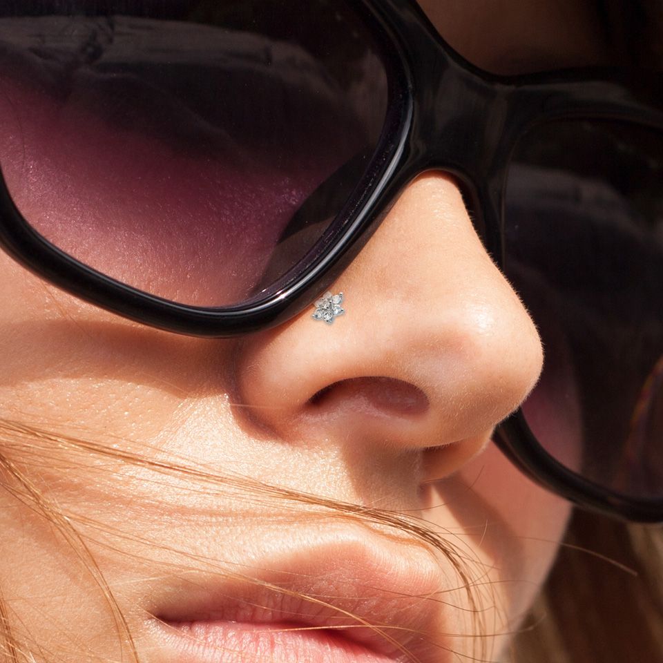 Vis pour nez en or 14 carats avec une belle fleur