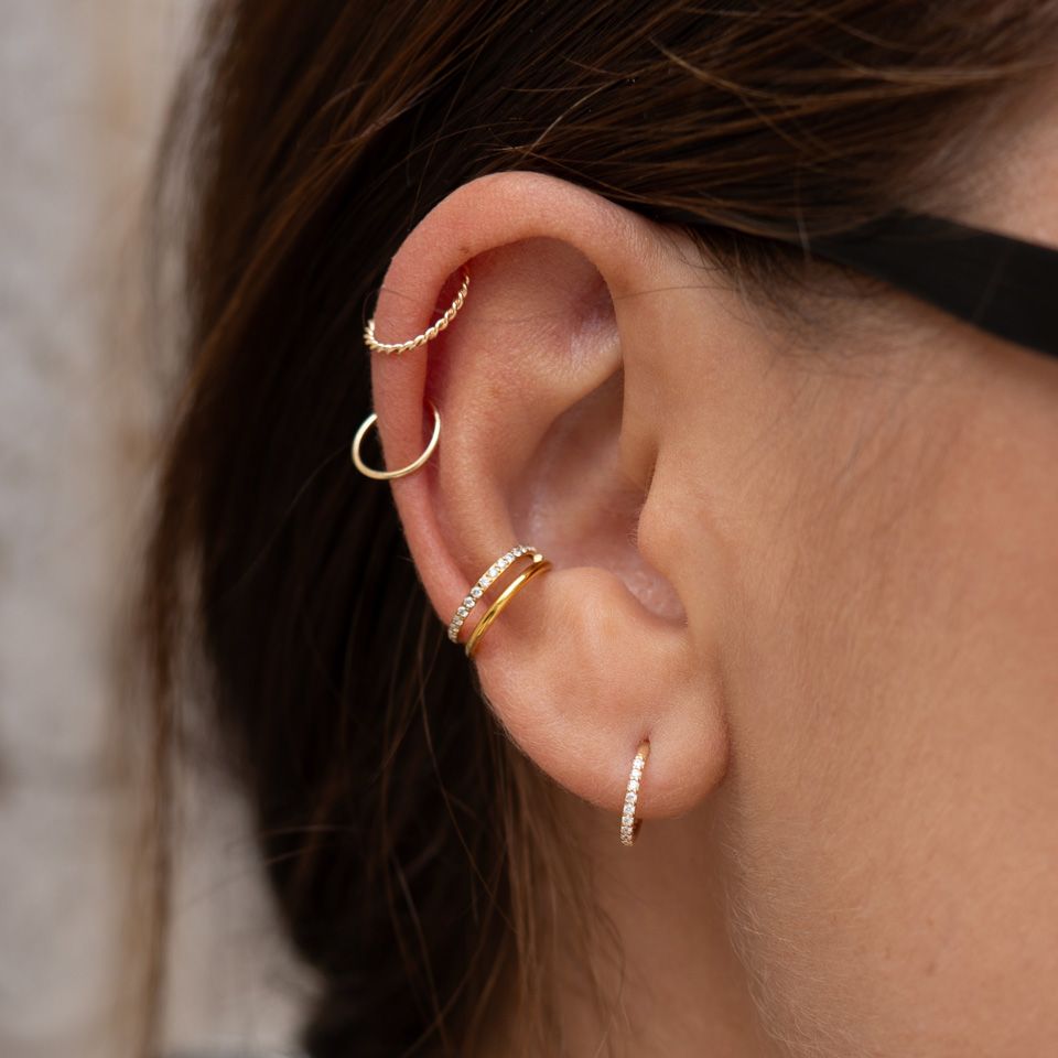 Anneau avec charnière en or 14 carats et diamants incrustés