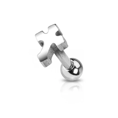 Piercing pour le tragus avec une jolie croix