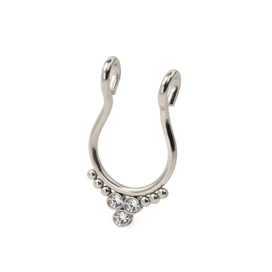 Faux anneau pour le septum avec trois pierres et des perles à chaque extrémité