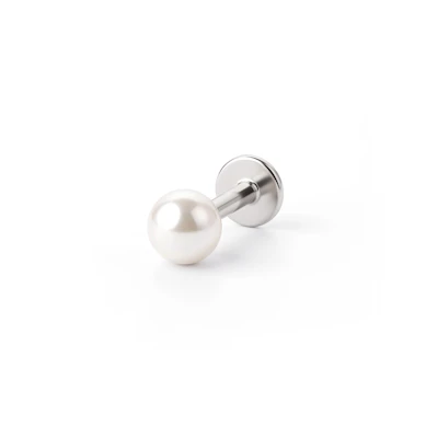 Labret avec une boule métallique