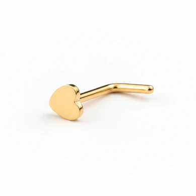 Stud de nez en titane avec un cœur