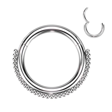 Anneau segment orné de perles