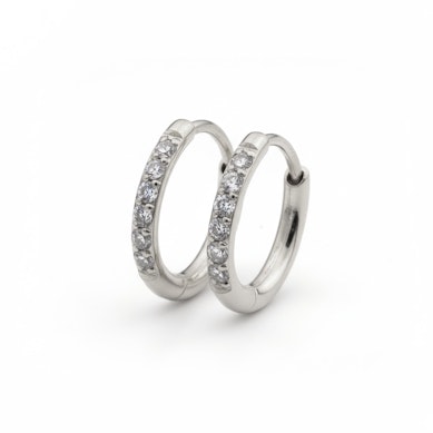 Paire de créoles en acier chirurgical avec des pierres