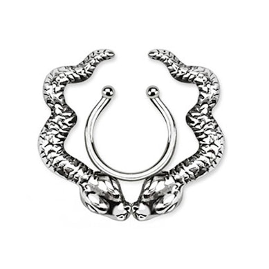 Faux piercing pour le téton avec serpents