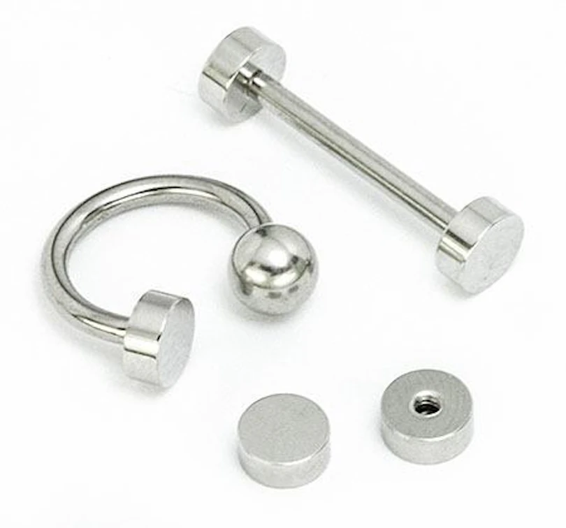 Boule de piercing plate