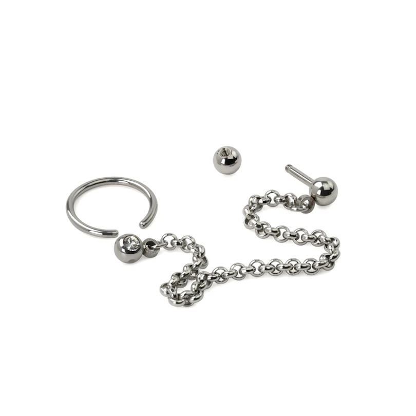 Piercing pour le tragus et l'hélix avec chaine