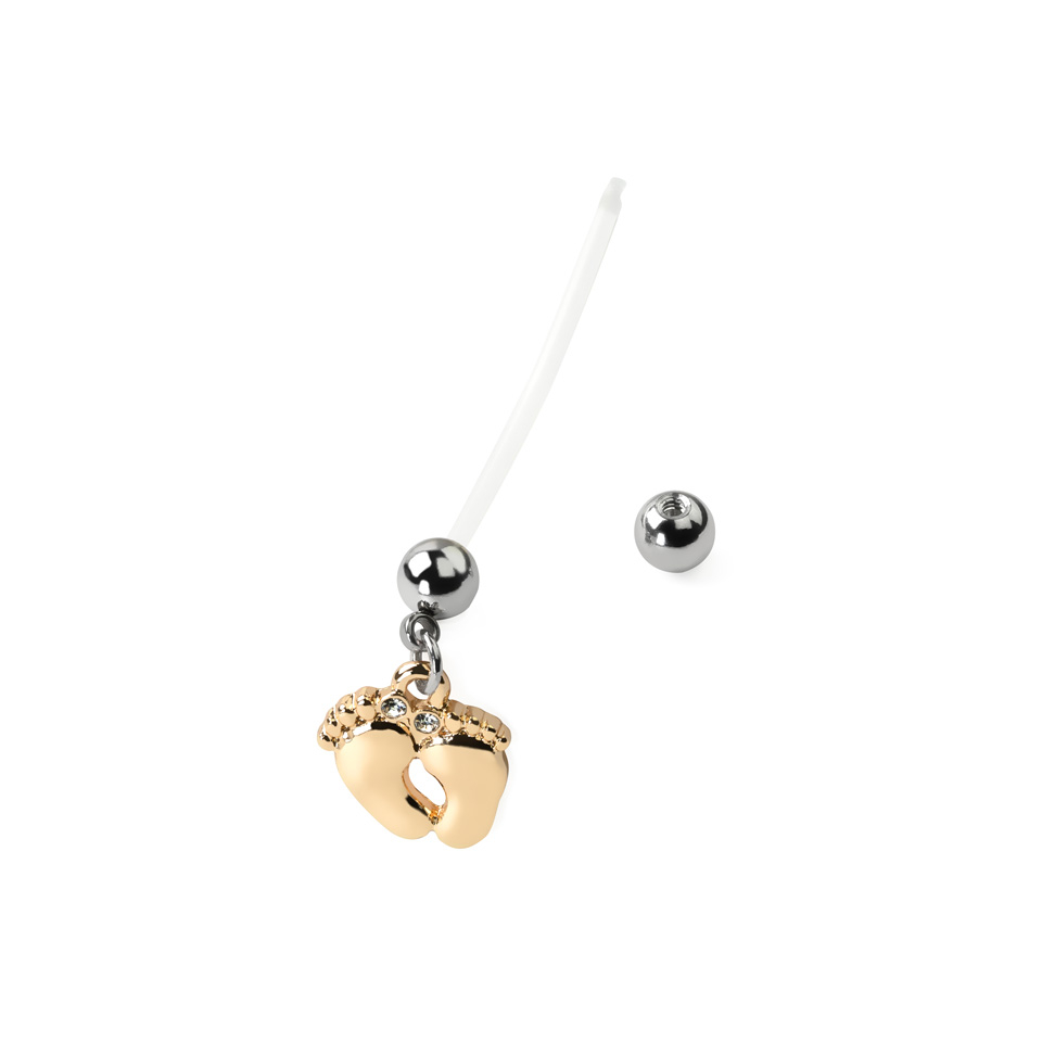 Piercing pour le nombril pour femme enceinte avec pieds