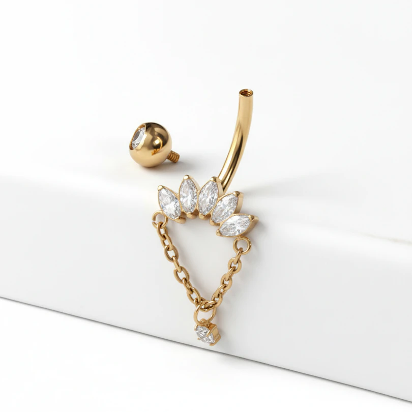 Piercing au nombril en titane avec pierres marquise et chaîne