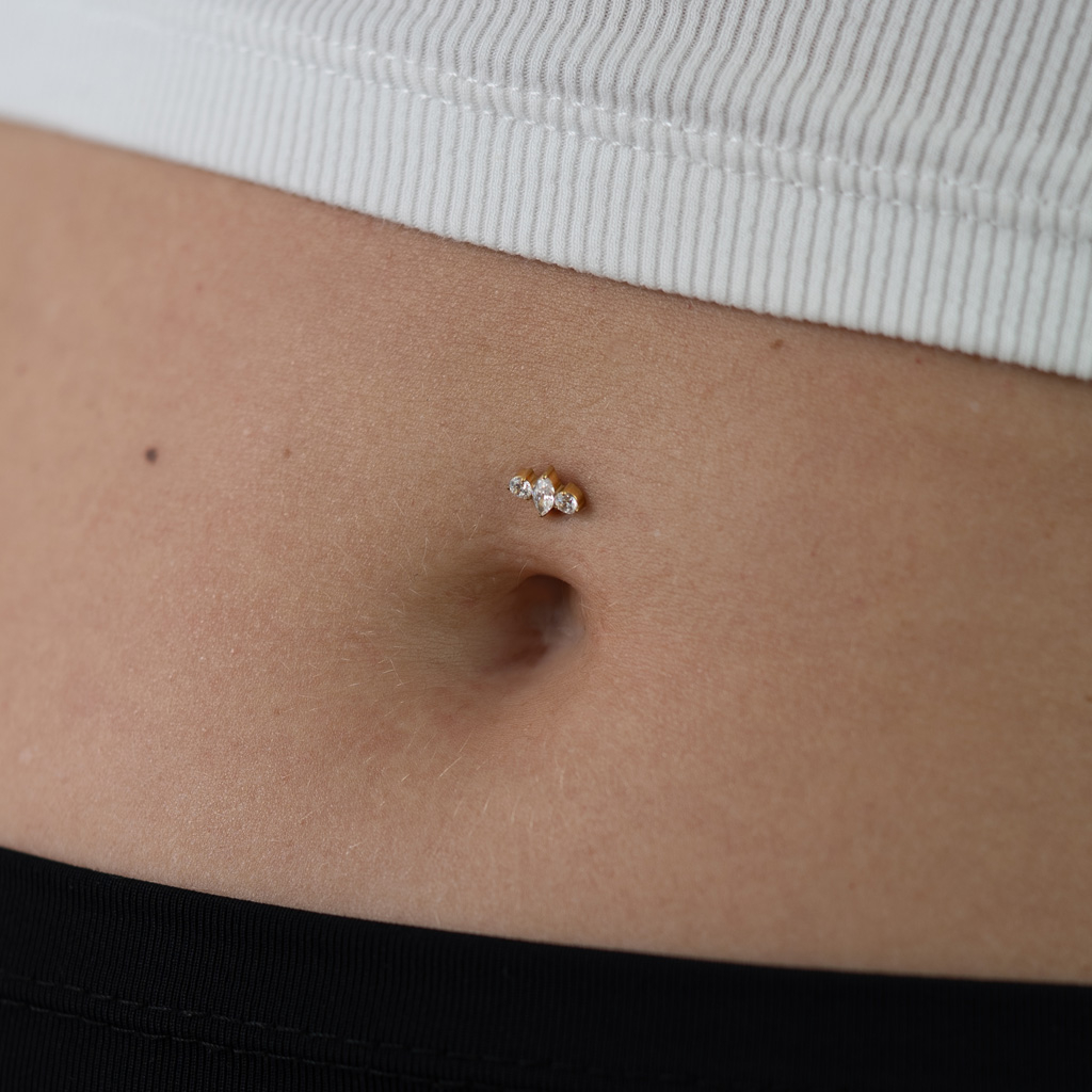 Piercing au nombril flottant en titane et pierre marquise