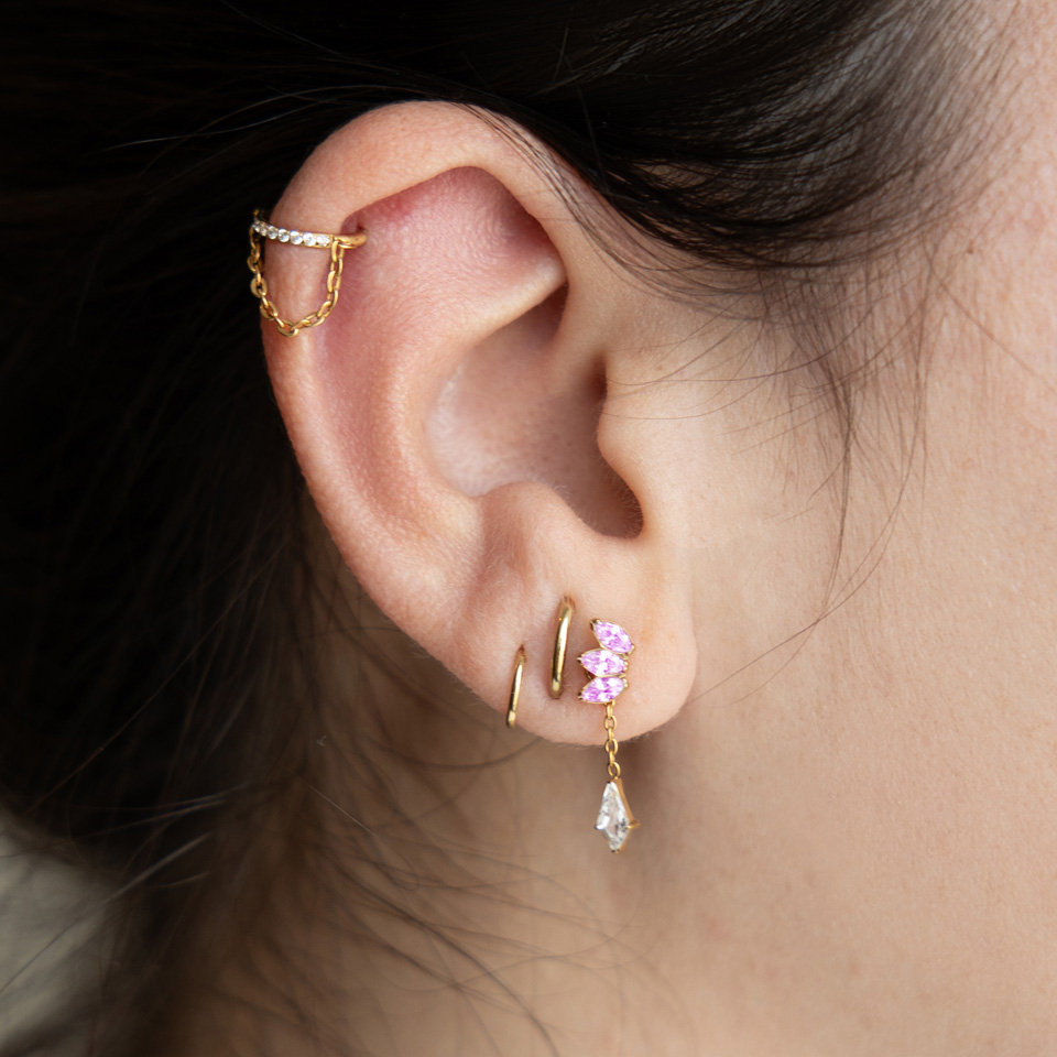 Charm avec une pierre en forme de diamant