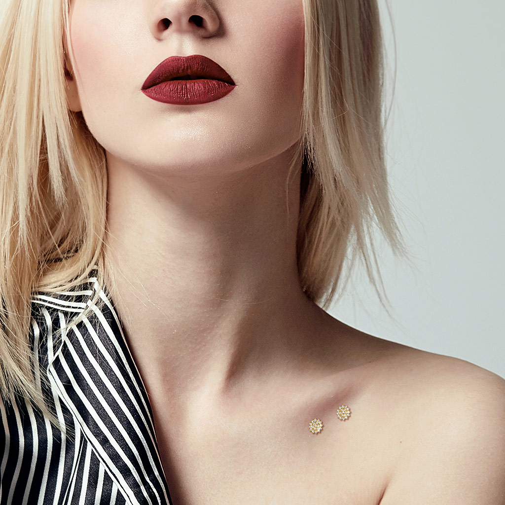 Ancre dermal en or 14 carats avec une fleur en pierres