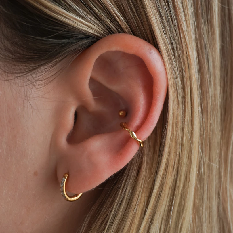 Earcuff minimaliste et design torsadé