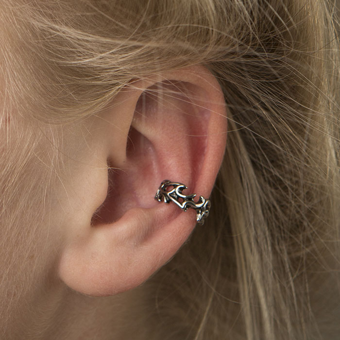 Manchette pour l'oreille avec motif troué