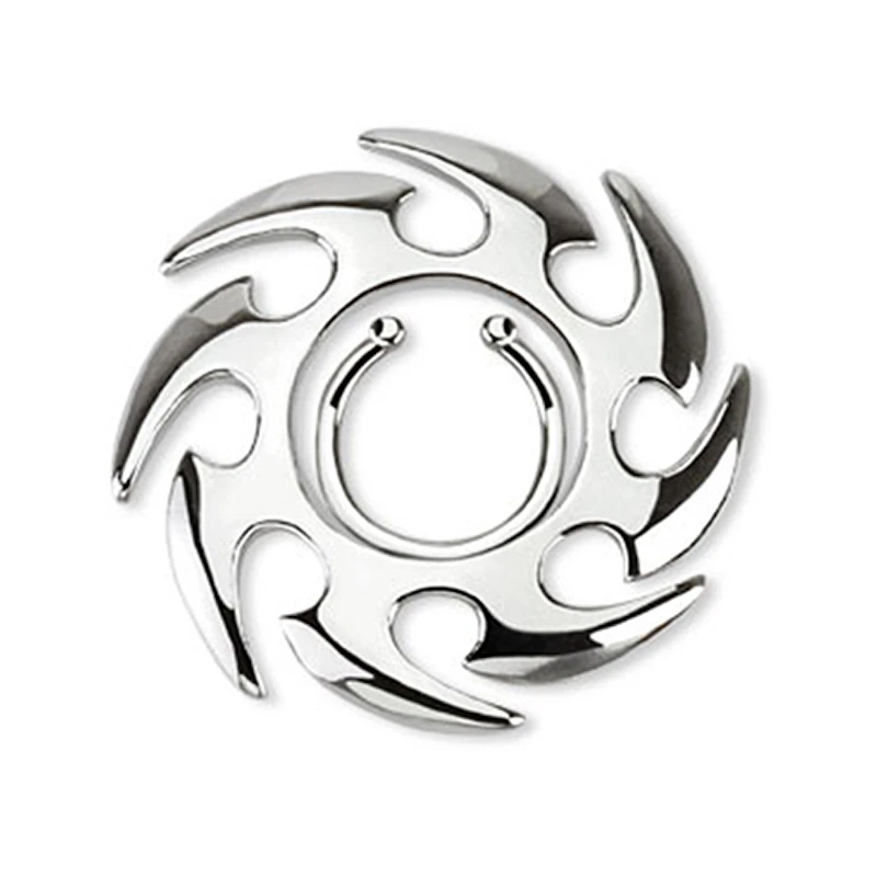 Faux piercing pour le téton avec soleil tribal