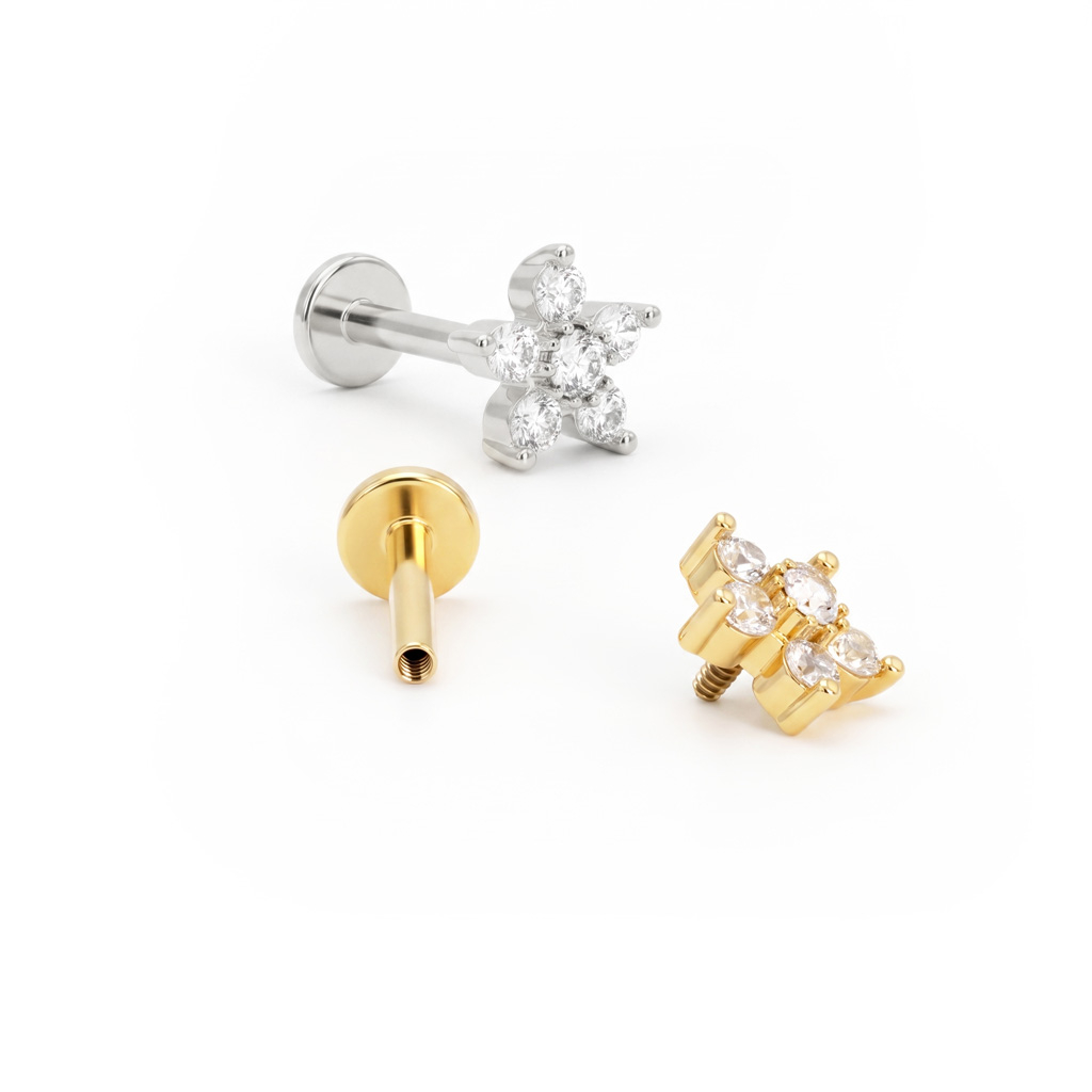 Labret avec filetage interne et une fleur ornée de pierres