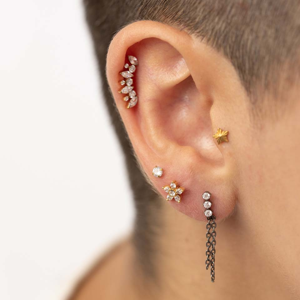 Labret avec filetage interne et une fleur ornée de pierres