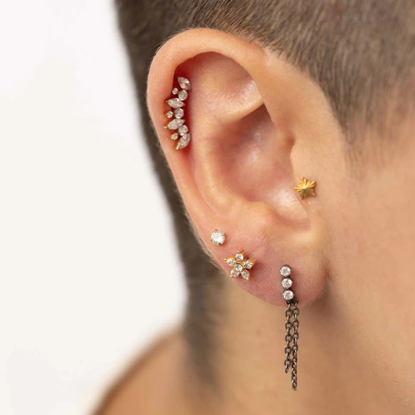 Labret avec filetage interne et une fleur ornée de pierres