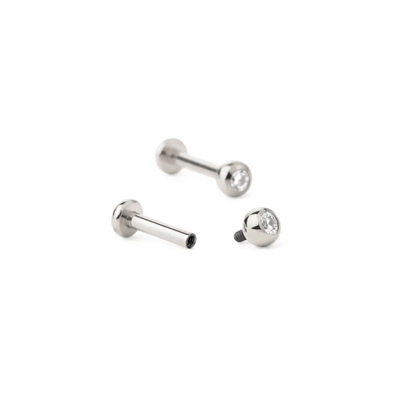 Labret en titane avec filetage interne et boule ornée d'une pierre