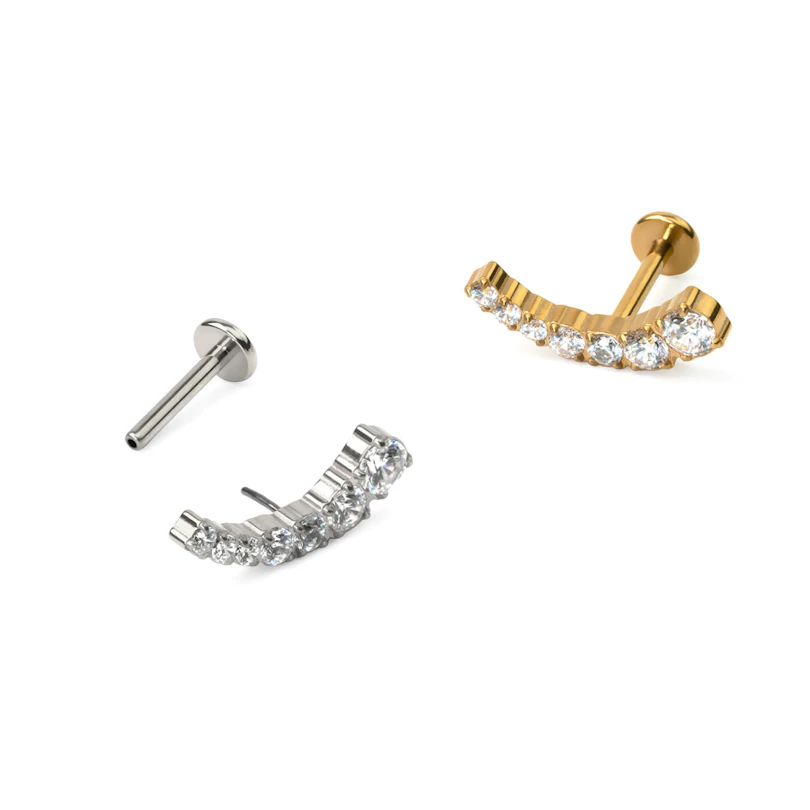 Labret push-in en titane et partie supérieure incurvée ornée de pierres
