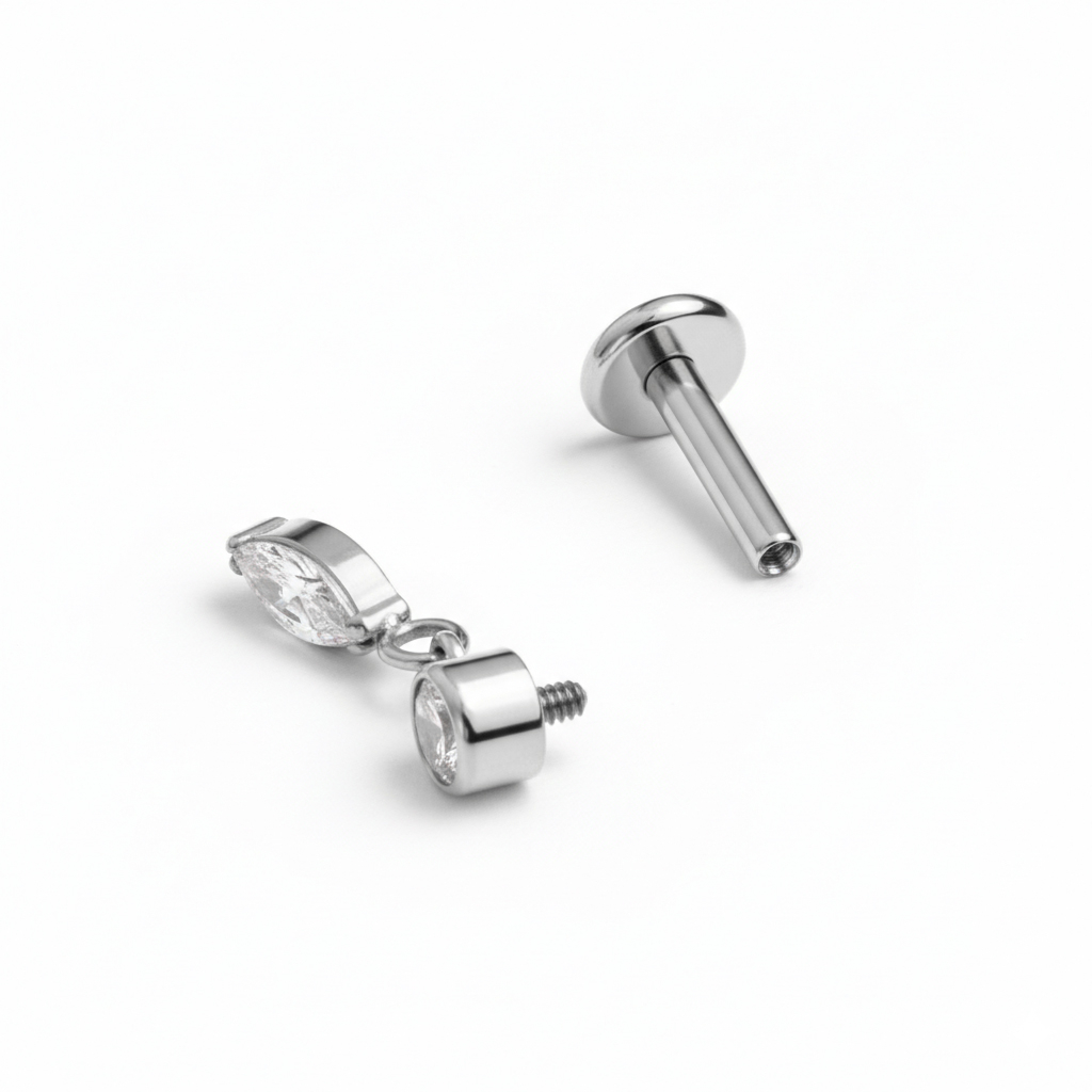 Labret en titane avec pierre pendante taillée en marquise