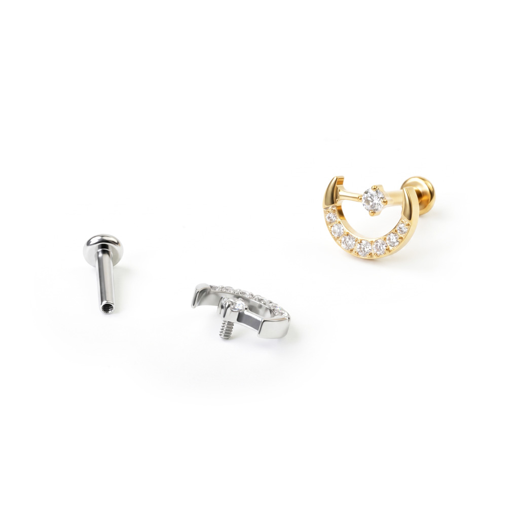 Labret en titane avec un croissant de lune et une étoile