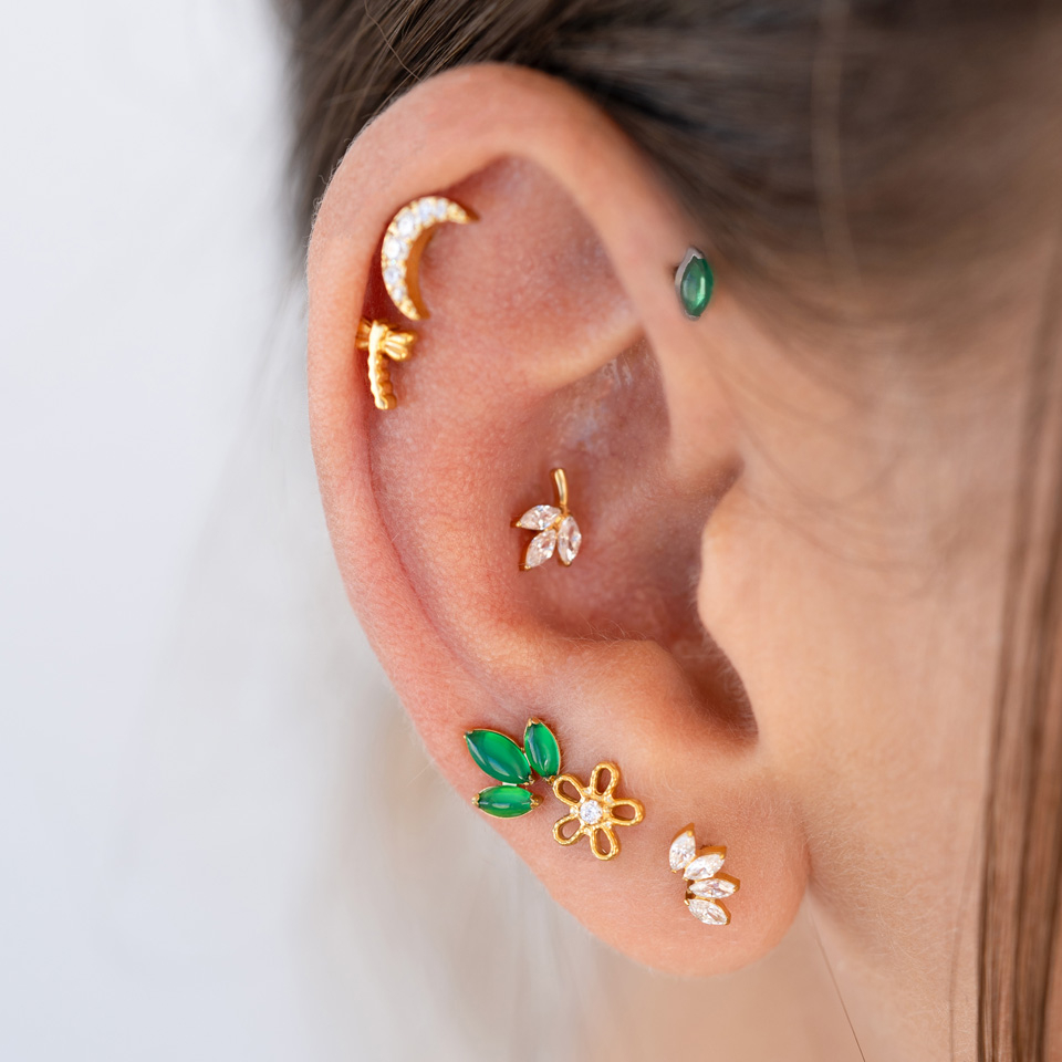 Labret en titane avec trois pierres naturelles taille marquise