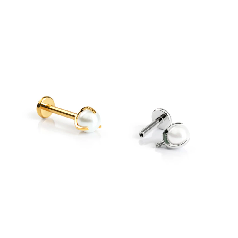 Labret en titane avec une perle