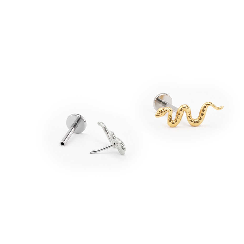 Labret push-in en titane avec un serpent