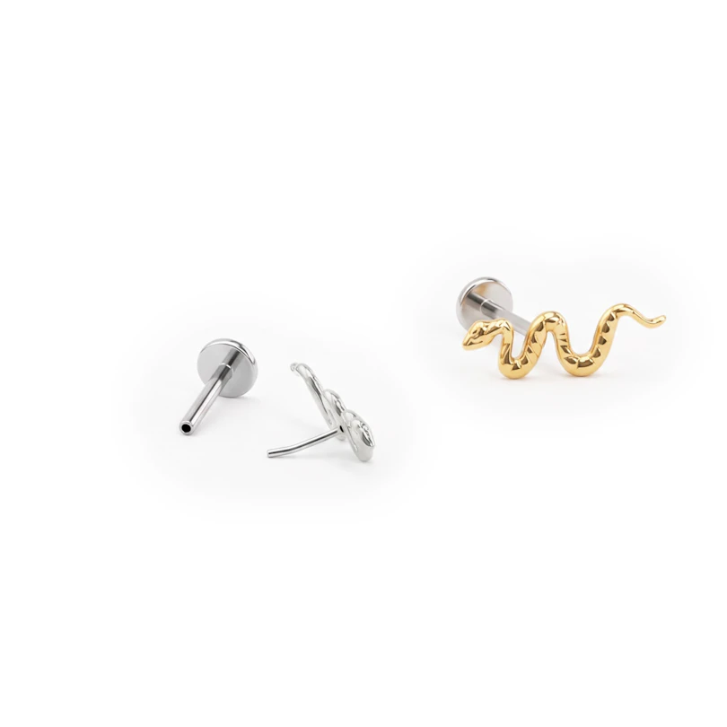 Labret push-in en titane avec un serpent