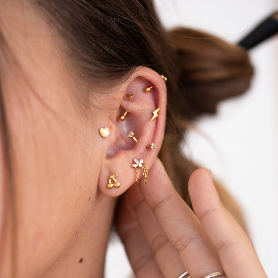 Labret flat back en titane avec design en forme de cerises