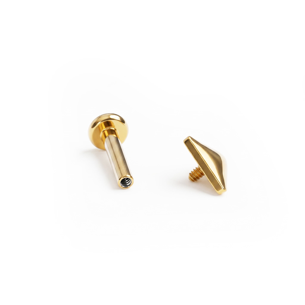 Labret en titane avec filetage interne et design triangulaire