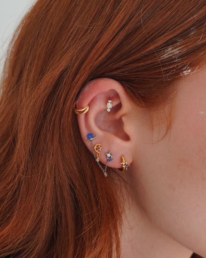 Labret en titane avec un charm, une lune et une étoile