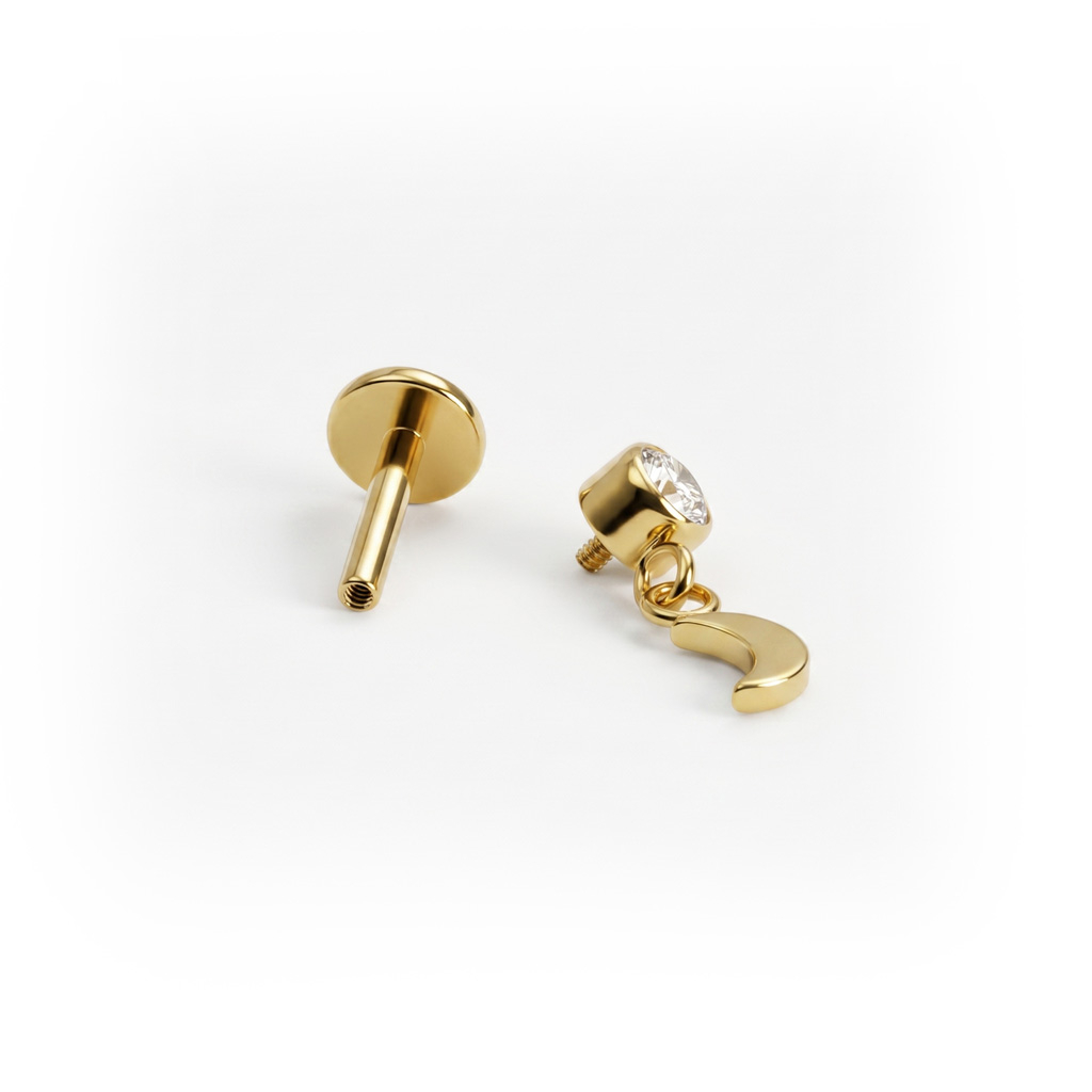 Labret en titane avec charm pendant en forme de lune