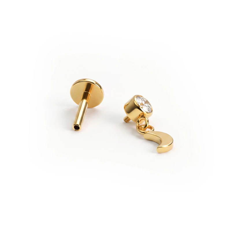 Labret en titane avec charm pendant en forme de lune